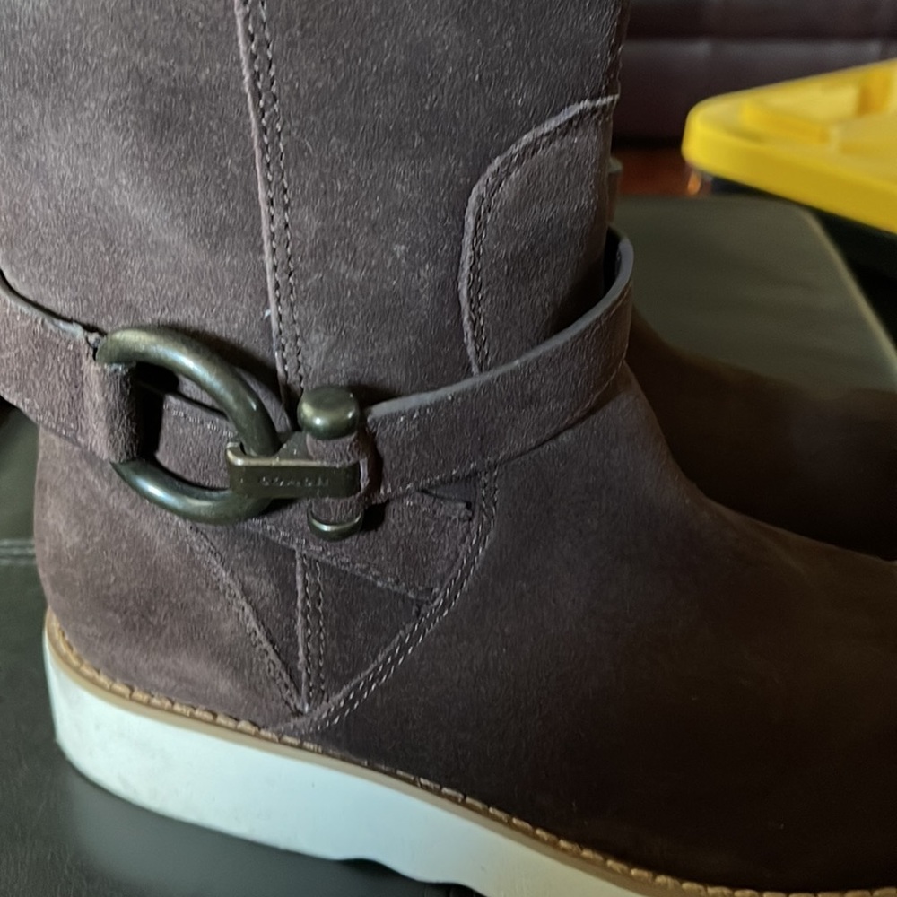 Boots - Picture 2 of 7